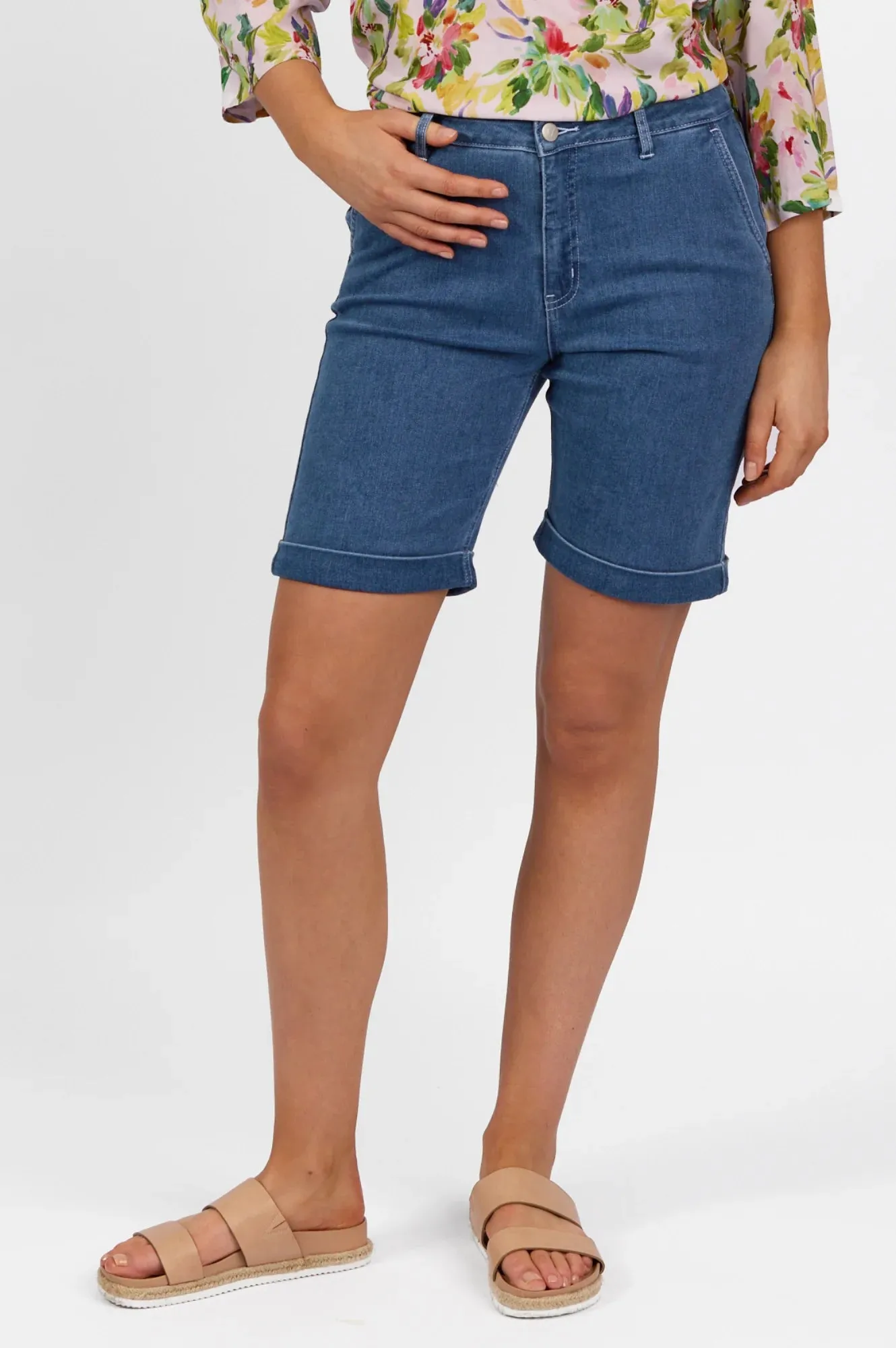 Vassalli - Above The Knee Denim Short - Blue Hue 5775A